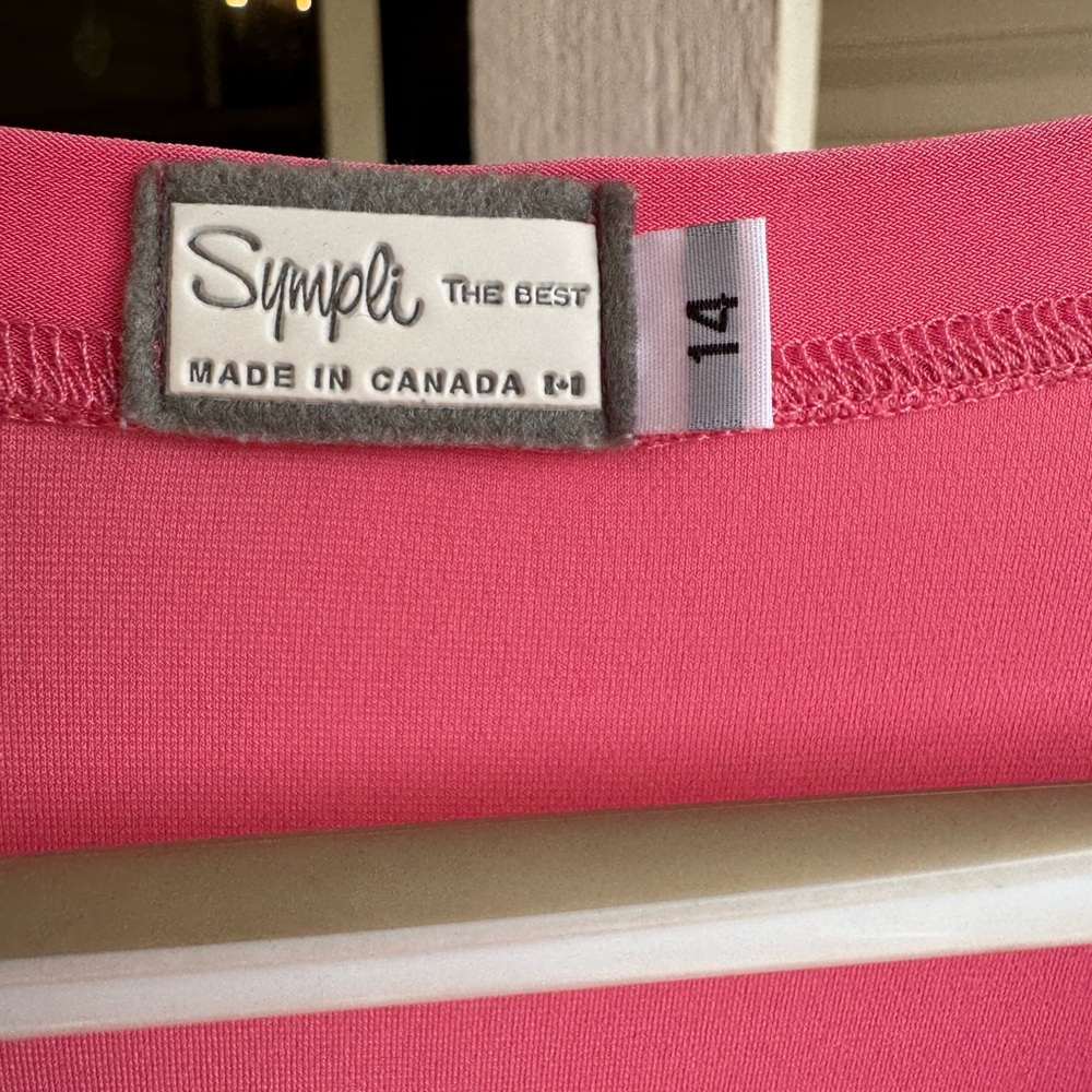 Pink V neck top. - Picture 2 of 2